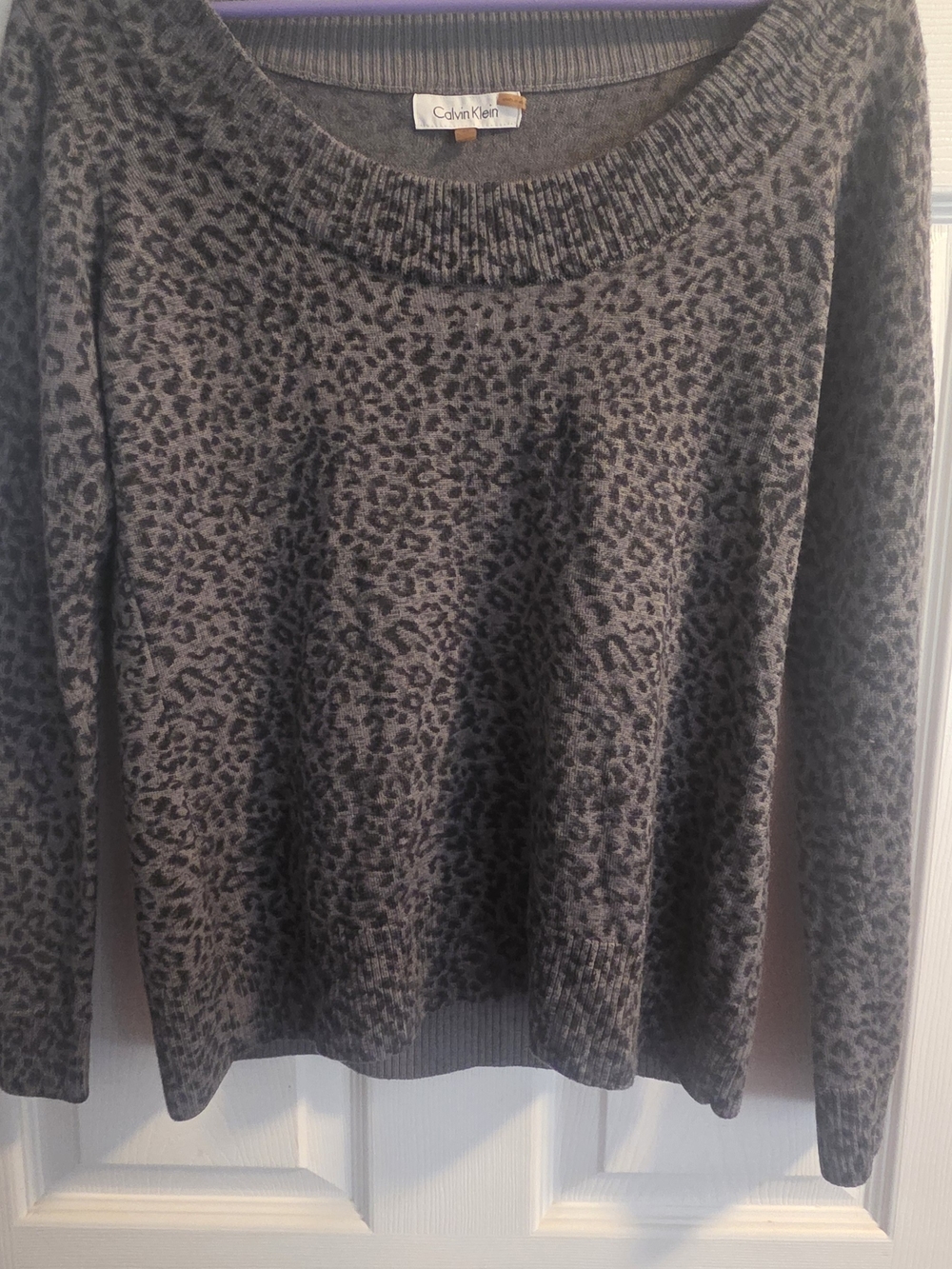 Calvin Klein Women's Gray Leopard-Print Crewneck Sweater Top Medium